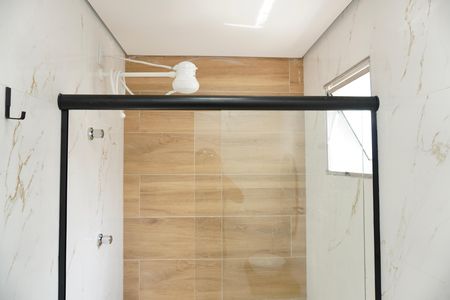 Suíte - Banheiro  de apartamento para alugar com 1 quarto, 45m² em Santa Cruz, Belo Horizonte