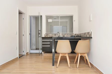 Sala e cozinha  de apartamento para alugar com 1 quarto, 45m² em Santa Cruz, Belo Horizonte