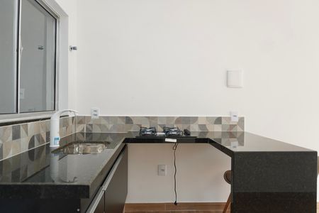 Sala e cozinha  de apartamento para alugar com 1 quarto, 45m² em Santa Cruz, Belo Horizonte