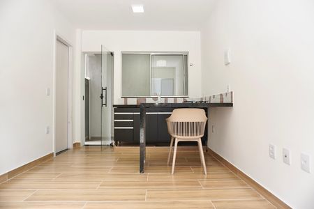 Sala e cozinha  de apartamento para alugar com 1 quarto, 45m² em Santa Cruz, Belo Horizonte