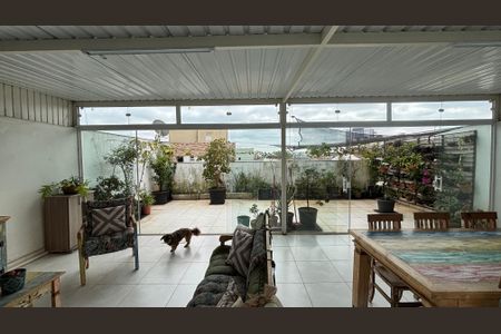 Apartamento à venda com 220m², 3 quartos e 2 vagasCobertura