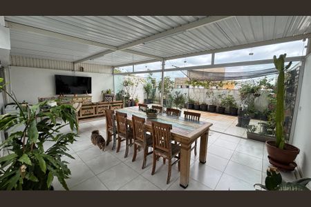 Apartamento à venda com 220m², 3 quartos e 2 vagasCobertura