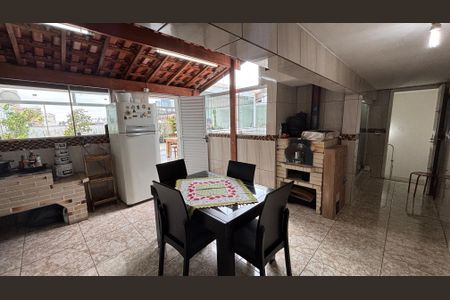 Apartamento à venda com 220m², 3 quartos e 2 vagasCobertura