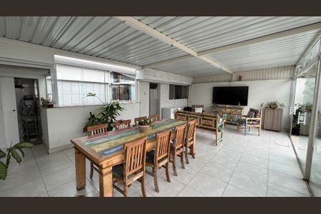 Apartamento à venda com 220m², 3 quartos e 2 vagasCobertura