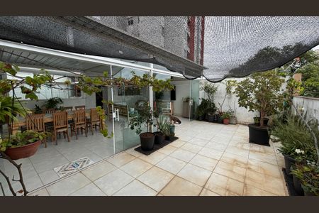 Apartamento à venda com 220m², 3 quartos e 2 vagasCobertura