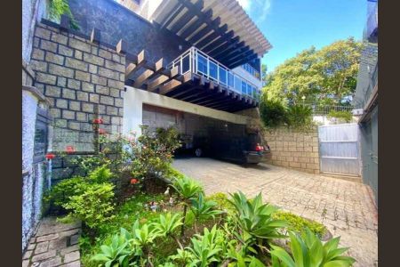Casa à venda com 392m², 4 quartos e 4 vagas