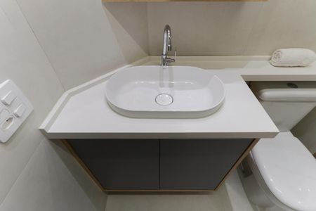 Apartamento à venda com 66m², 2 quartos e 2 vagas Apartamento à venda com 66m², 2 quartos e 2 vagasBanheiro social