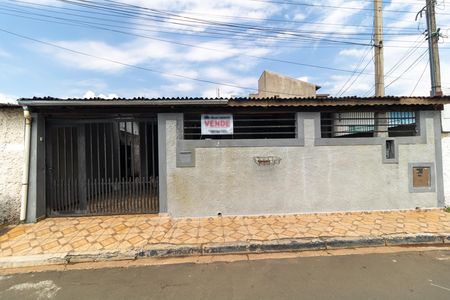 Casa à venda com 60m², 2 quartos e 1 vaga Casa à venda com 60m², 2 quartos e 1 vagaFachada