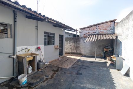 Casa à venda com 60m², 2 quartos e 1 vaga Casa à venda com 60m², 2 quartos e 1 vagaQuintal