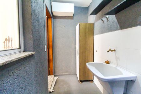 Casa de condomínio à venda com 50m², 2 quartos e 1 vagaÁrea de Serviço
