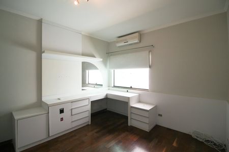 Casa à venda com 144m², 3 quartos e 3 vagas Casa à venda com 144m², 3 quartos e 3 vagasQuarto