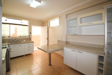 Casa à venda com 144m², 3 quartos e 3 vagas Casa à venda com 144m², 3 quartos e 3 vagasCozinha