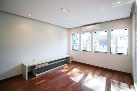 Casa à venda com 144m², 3 quartos e 3 vagas Casa à venda com 144m², 3 quartos e 3 vagasSala