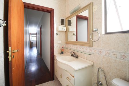 Casa à venda com 144m², 3 quartos e 3 vagas Casa à venda com 144m², 3 quartos e 3 vagasBanheiro social