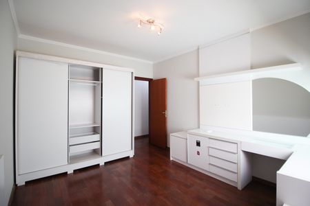 Casa à venda com 144m², 3 quartos e 3 vagas Casa à venda com 144m², 3 quartos e 3 vagasQuarto