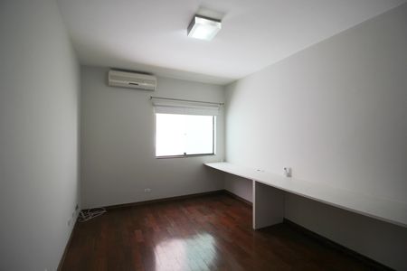 Casa à venda com 144m², 3 quartos e 3 vagas Casa à venda com 144m², 3 quartos e 3 vagasQuarto
