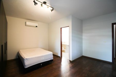 Casa à venda com 144m², 3 quartos e 3 vagas Casa à venda com 144m², 3 quartos e 3 vagasSuíte