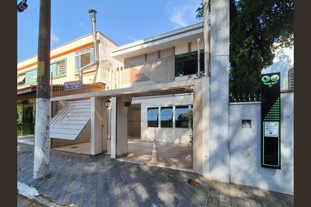 Casa à venda com 144m², 3 quartos e 3 vagas Casa à venda com 144m², 3 quartos e 3 vagasFachada