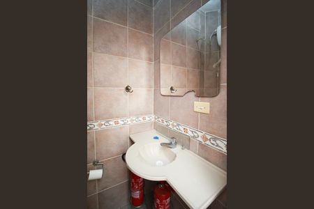 Casa à venda com 144m², 3 quartos e 3 vagas Casa à venda com 144m², 3 quartos e 3 vagasBanheiro de serviço
