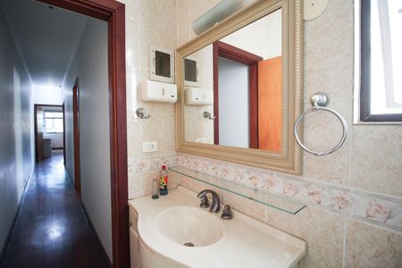Casa à venda com 144m², 3 quartos e 3 vagas Casa à venda com 144m², 3 quartos e 3 vagasBanheiro social