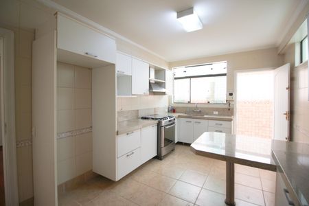 Casa à venda com 144m², 3 quartos e 3 vagas Casa à venda com 144m², 3 quartos e 3 vagasCozinha