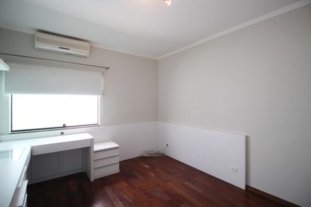 Casa à venda com 144m², 3 quartos e 3 vagas Casa à venda com 144m², 3 quartos e 3 vagasQuarto