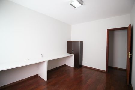Casa à venda com 144m², 3 quartos e 3 vagas Casa à venda com 144m², 3 quartos e 3 vagasQuarto
