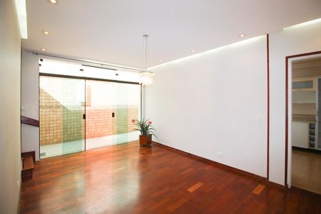 Casa à venda com 144m², 3 quartos e 3 vagas Casa à venda com 144m², 3 quartos e 3 vagasSala