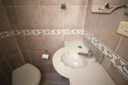 Casa à venda com 144m², 3 quartos e 3 vagas Casa à venda com 144m², 3 quartos e 3 vagasBanheiro de serviço