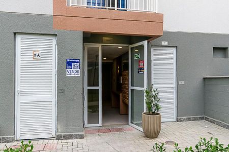 Apartamento à venda com 37m², 2 quartos e sem vaga Apartamento à venda com 37m², 2 quartos e sem vagaÁrea comum - Entrada do Bloco