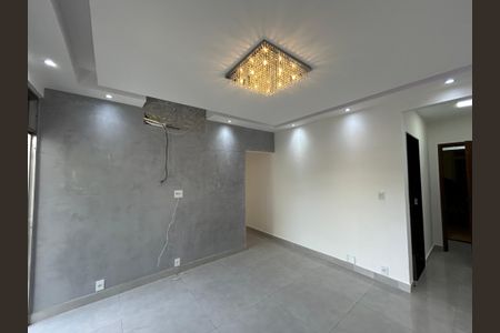 Sala de apartamento para alugar com 3 quartos, 75m² em Vila Valqueire, Rio de Janeiro