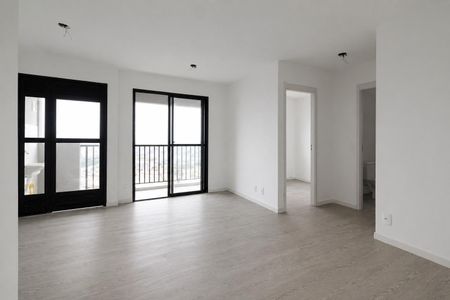 Espaço amplo e iluminado com vista para a cidade, possuindo janelas grandes e iluminação natural. de apartamento à venda com 2 quartos, 42m² em Cidade Antônio Estêvão de Carvalho, São Paulo