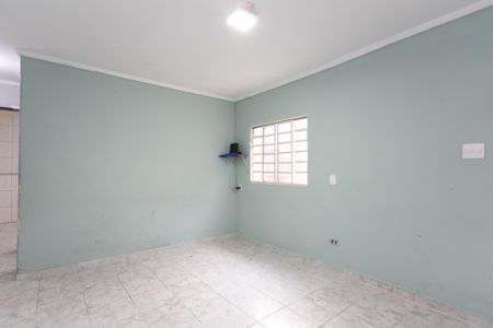 Sala  de casa para alugar com 2 quartos, 200m² em Parque Guarani, São Paulo