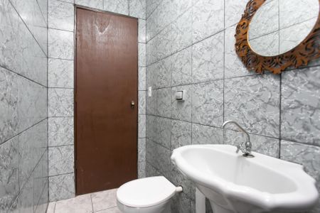 Casa para alugar com 200m², 3 quartos e 1 vaga Casa para alugar com 200m², 3 quartos e 1 vagaBanheiro Social