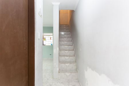Casa para alugar com 200m², 3 quartos e 1 vaga Casa para alugar com 200m², 3 quartos e 1 vagaEscada