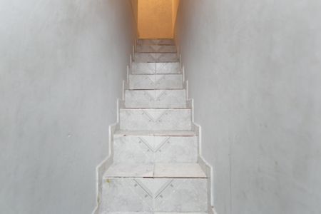 Casa para alugar com 200m², 3 quartos e 1 vaga Casa para alugar com 200m², 3 quartos e 1 vagaEscada