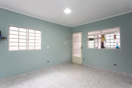 Sala  de casa para alugar com 2 quartos, 200m² em Parque Guarani, São Paulo