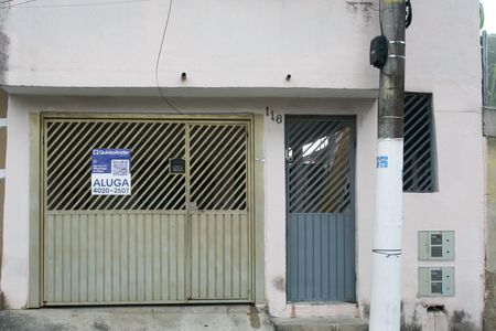 Casa para alugar com 200m², 3 quartos e 1 vaga Casa para alugar com 200m², 3 quartos e 1 vagaFachada