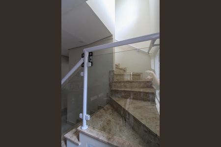 Casa para alugar com 120m², 3 quartos e 4 vagasEscada