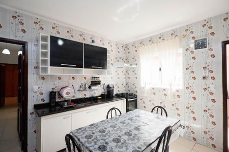 Casa à venda com 185m², 2 quartos e 1 vagaCozinha 