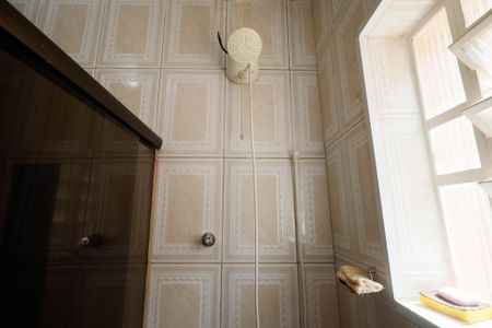 Casa à venda com 185m², 2 quartos e 1 vagaBanheiro