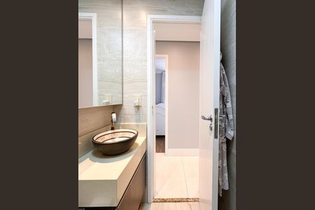 Apartamento à venda com 153m², 4 quartos e 2 vagas Apartamento à venda com 153m², 4 quartos e 2 vagasBanheiro Social