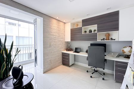 Apartamento à venda com 153m², 4 quartos e 2 vagas Apartamento à venda com 153m², 4 quartos e 2 vagasEscritório