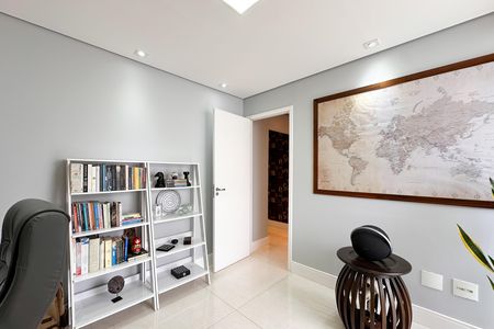 Apartamento à venda com 153m², 4 quartos e 2 vagas Apartamento à venda com 153m², 4 quartos e 2 vagasEscritório