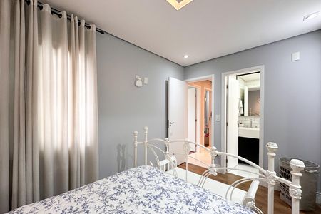 Apartamento à venda com 153m², 4 quartos e 2 vagas Apartamento à venda com 153m², 4 quartos e 2 vagasSuíte