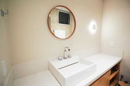 Apartamento para alugar com 105m², 2 quartos e sem vaga Apartamento para alugar com 105m², 2 quartos e sem vagaBanheiro social