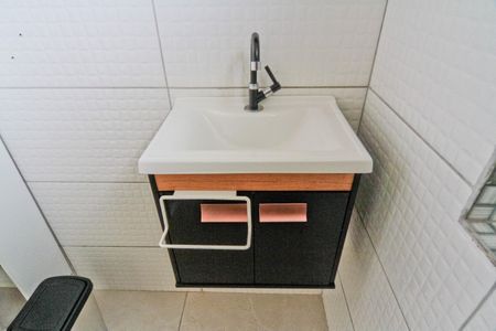 Banheiro da Suíte de casa para alugar com 2 quartos, 70m² em Jardim Regina, São Paulo
