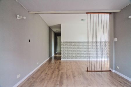 Sala de casa para alugar com 2 quartos, 70m² em Jardim Regina, São Paulo