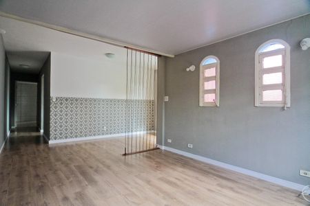 Sala de casa para alugar com 2 quartos, 70m² em Jardim Regina, São Paulo