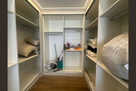 Apartamento à venda com 119m², 3 quartos e 2 vagasCloset da suíte 3